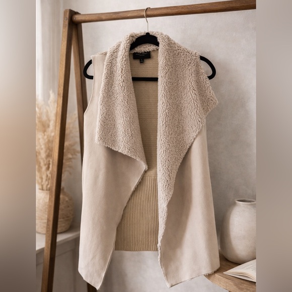 Romeo & Juliet Couture Jackets & Blazers - Romeo + Juliet Couture Faux Shearling Draped Open Front Vest Size L